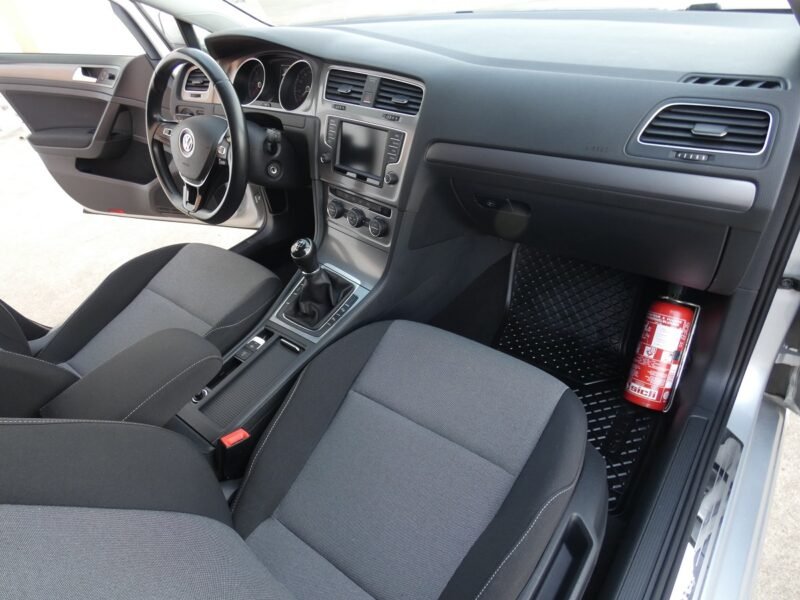 VOLKSWAGEN Golf Variant 1.6 TDI 110cv Navi