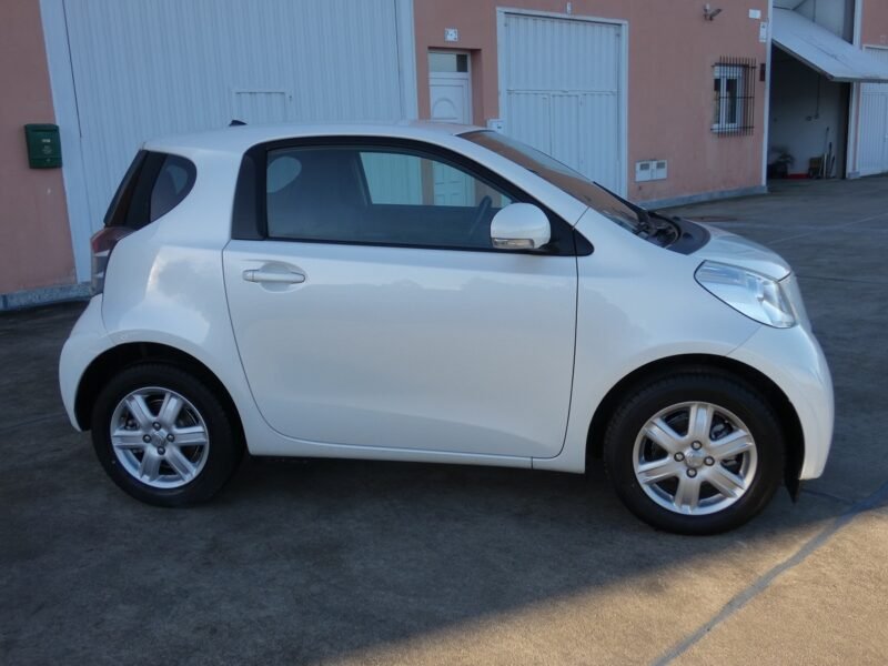 TOYOTA IQ 1.0