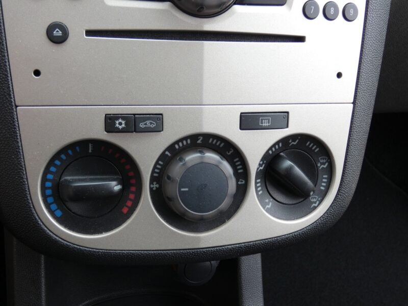 OPEL Corsa 1.2 Essentia